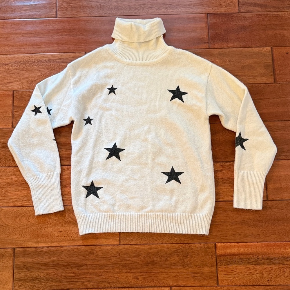 Unbranded Cream Turtleneck Sweater with Gray Stars Size Small